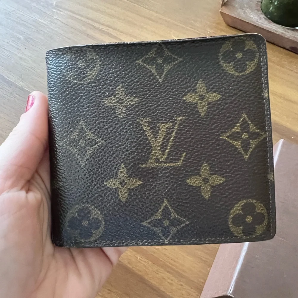 Louis Vuitton Men’s Wallet - Picture 2 of 11